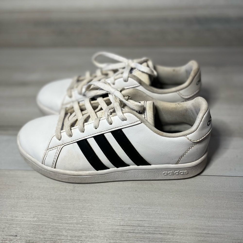 Adidas Sz3 white with black Strips